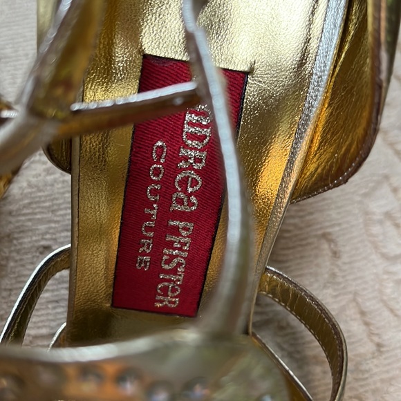 A very rare, designer coutoure Dress shoe in gold w crystals embelishments size7 - Picture 4 of 15